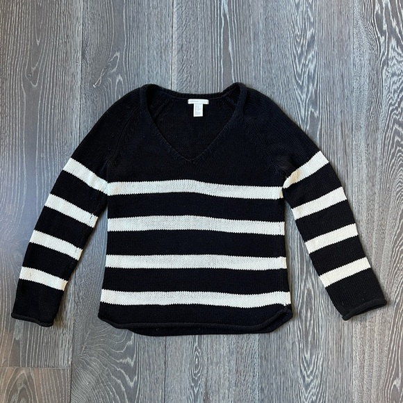 H&M long sleeve V-neck raglan sleeve black & white stripe sweater. Women’s XS - Picture 1 of 6